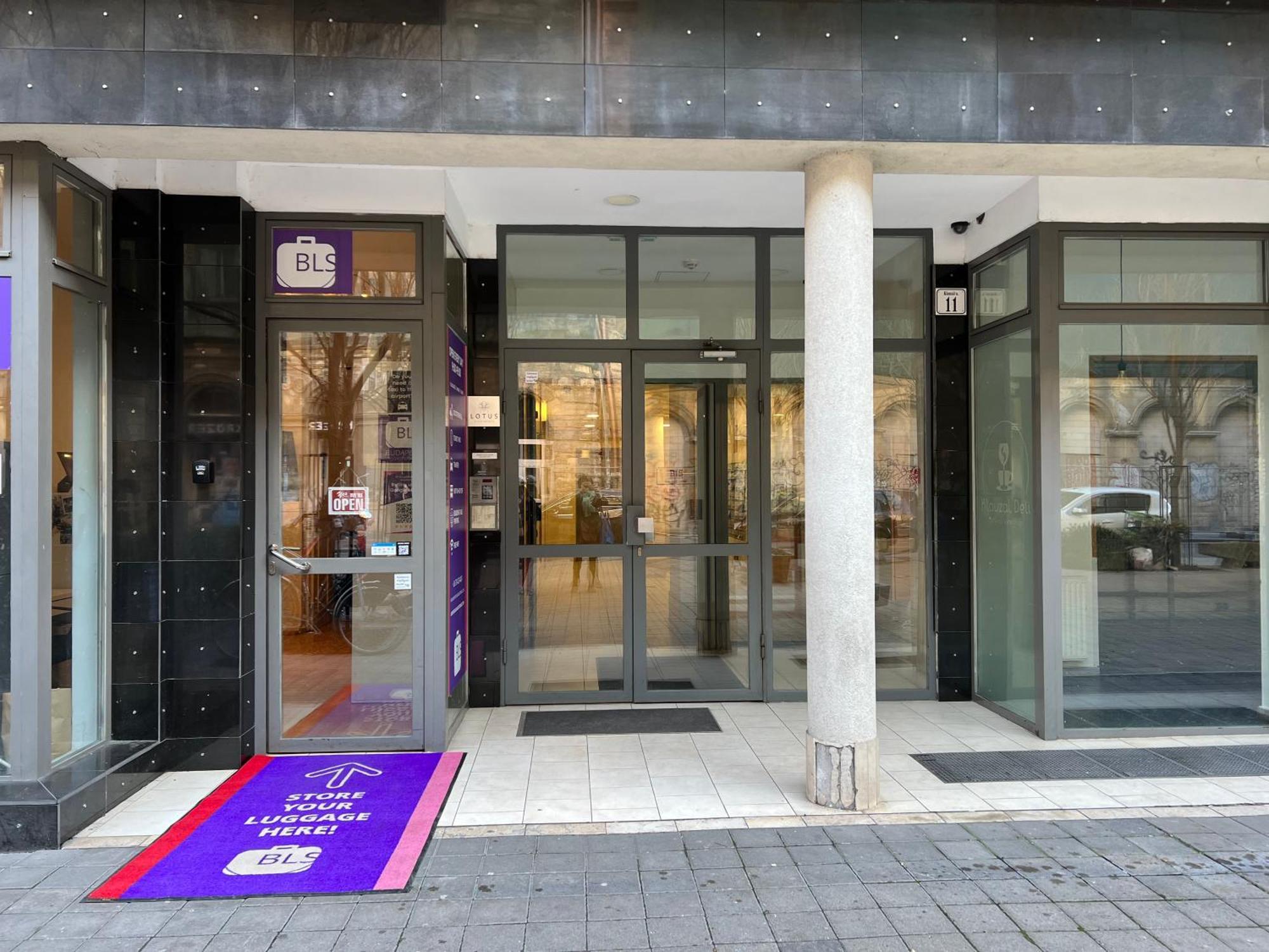 Acacia Aparhotel-Near New York Cafe Budapest Exterior photo